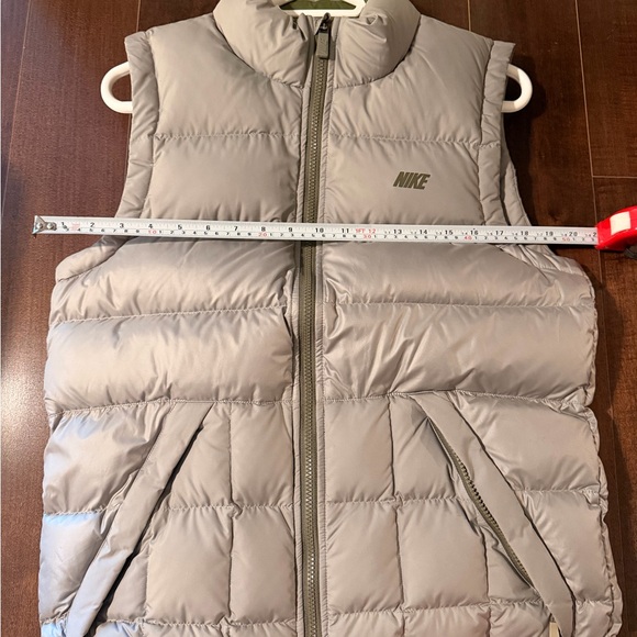 Nike Puffer Vest - Picture 3 of 3